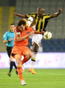 TURKIYE FOTO MUHABIRLERI DERNEGI'NIN DUZENLEDIGI TFMD YILIN BASIN FOTOGRAFLARI 2016 YARISMASINDA SPOR TOTO YILIN SPOR FOTOGRAFI BIRINCISI - ESER ERENLER, YENIYUZYIL. SPOR TOTO SUPER LIGI, BASAKSEHIR-FENERBAHCE MACI EPUREANU VE WEBO.(FOTO:ANTALYA-DHA)