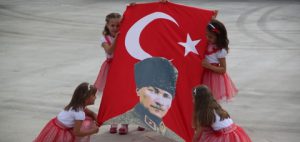 ataturk-bayrak-ogrenci-720x340