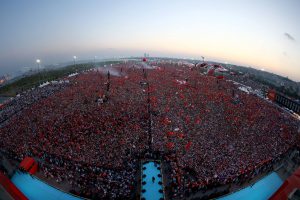 De massabijeenkomst van 7 juli in Istanbul voor de democratie en de herdenking van de Martelaren.