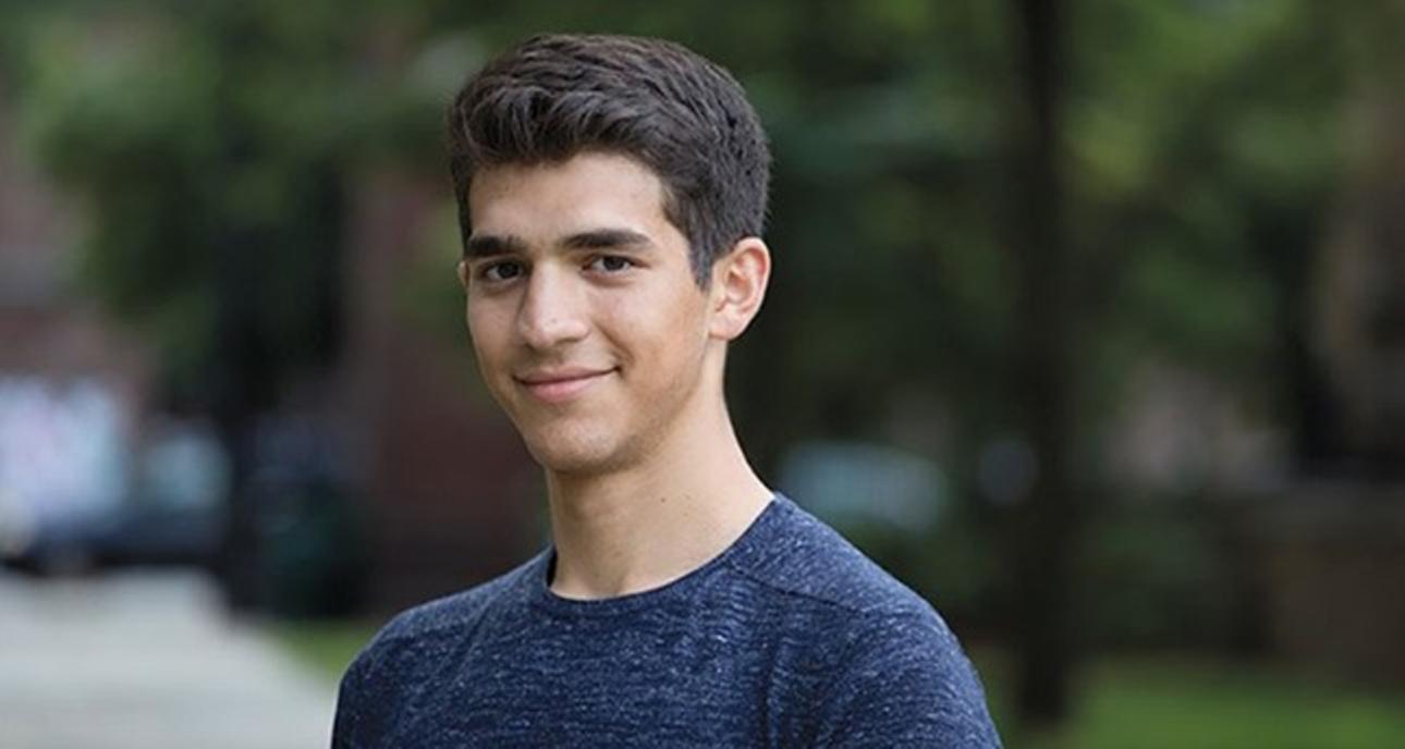 19-Jarige Student Van Turkse Origine Wordt Jongste Amerikaanse Politicus  Ooit -