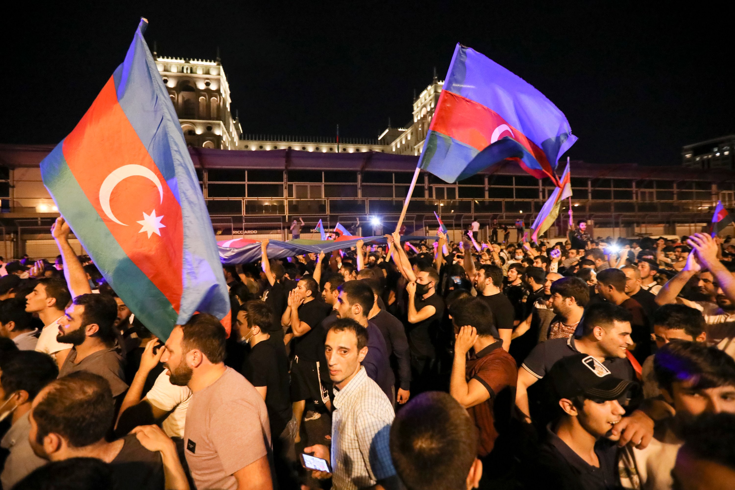 Армения азеры. Митинг в Баку 2020. Протесты в Баку 2020. Карабах Азербайджан конфликт.